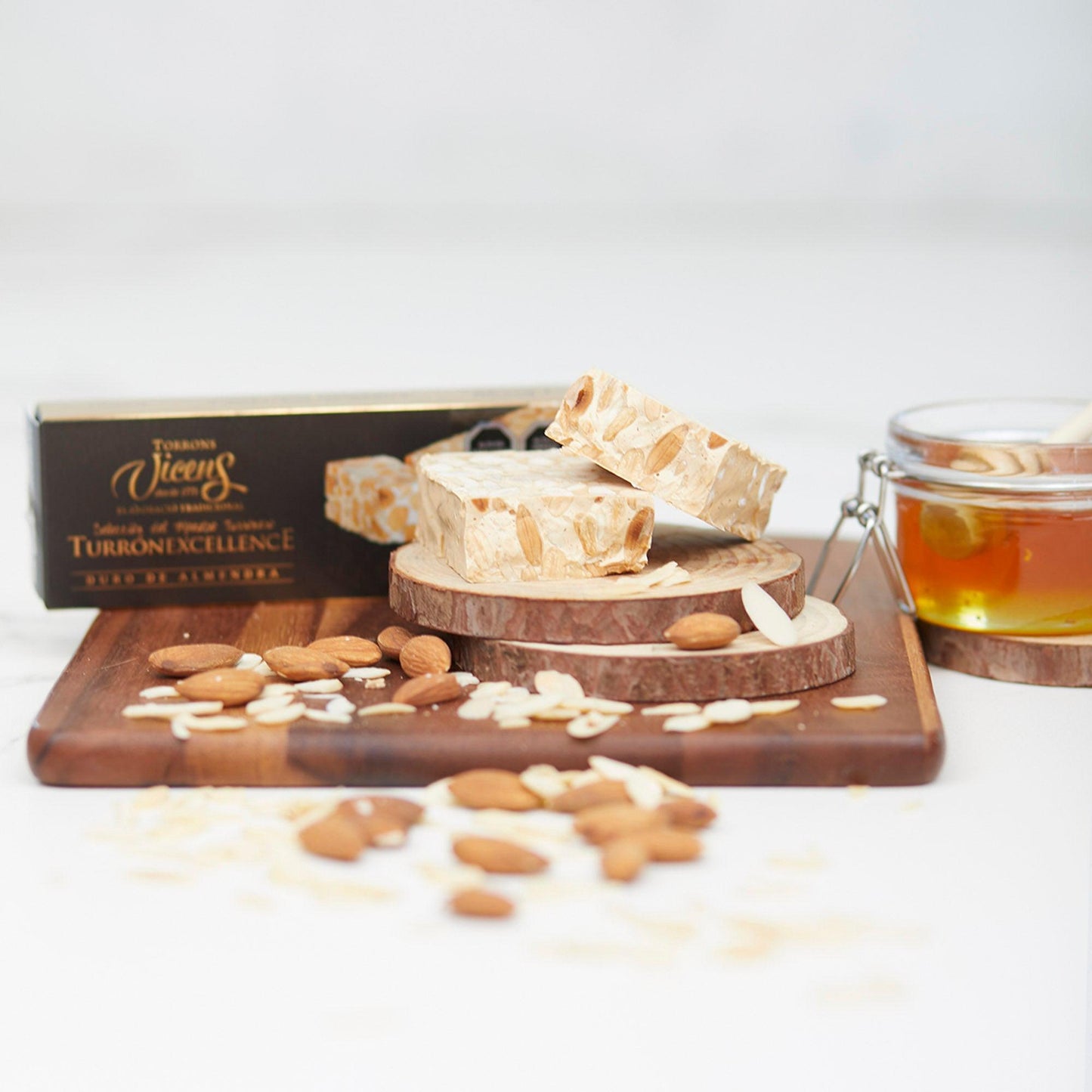 Turrón Duro de Pasta de Almendras con Yema Quemada Vicens