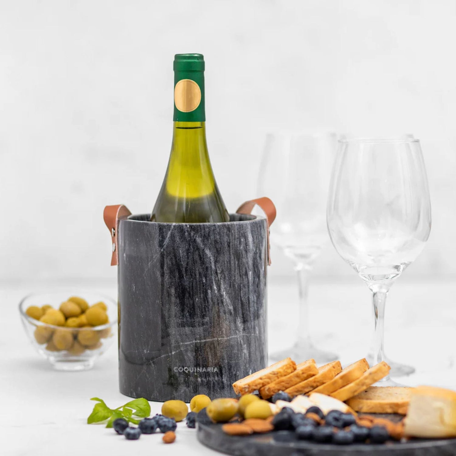 Vino & Bar